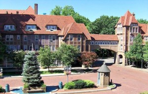 Station-Square-Forest-Hills-Gardens
